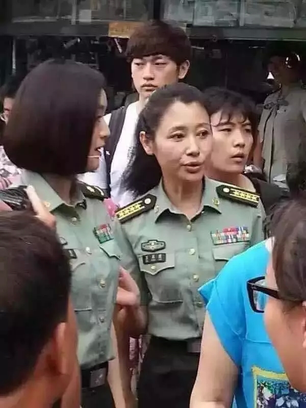 八一，軍事博物館廣場(chǎng)上發(fā)生了這一幕