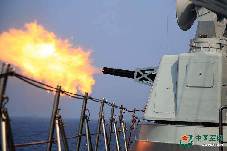 中國海軍艦艇編隊奔赴南海實(shí)彈演練