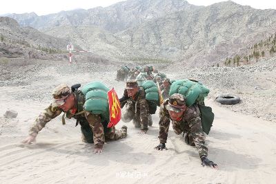 武警野外拉練沒(méi)想象那么輕松