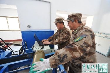 拆彈英雄18年銷(xiāo)毀3萬(wàn)多噸彈藥