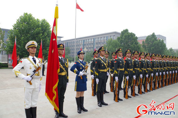 三軍儀仗隊(duì)女兵中隊(duì)里究竟什么樣？