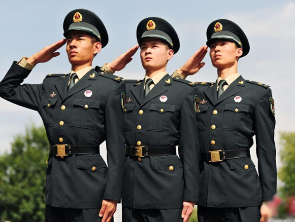 西征時評丨軍裝照上網(wǎng)未處分，為“栗子哥”領(lǐng)導(dǎo)點贊