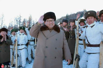 金正恩參觀步兵滑雪訓練 士兵激動歡呼