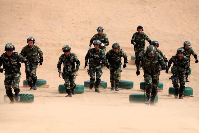 三胞胎入新兵兄弟 3公里越野對(duì)抗包攬前3名