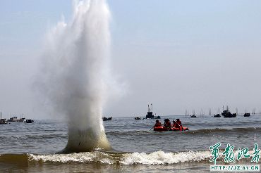 浙江武警總隊(duì)：百名特戰(zhàn)精英上演怒海爭鋒