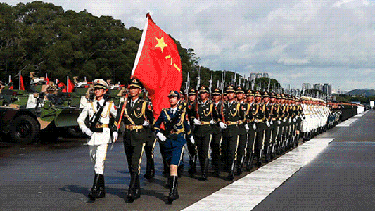 90年的歷史證明：撼山易，撼解放軍難！