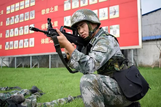 看到父親的軍裝照，他確定了自己的夢想