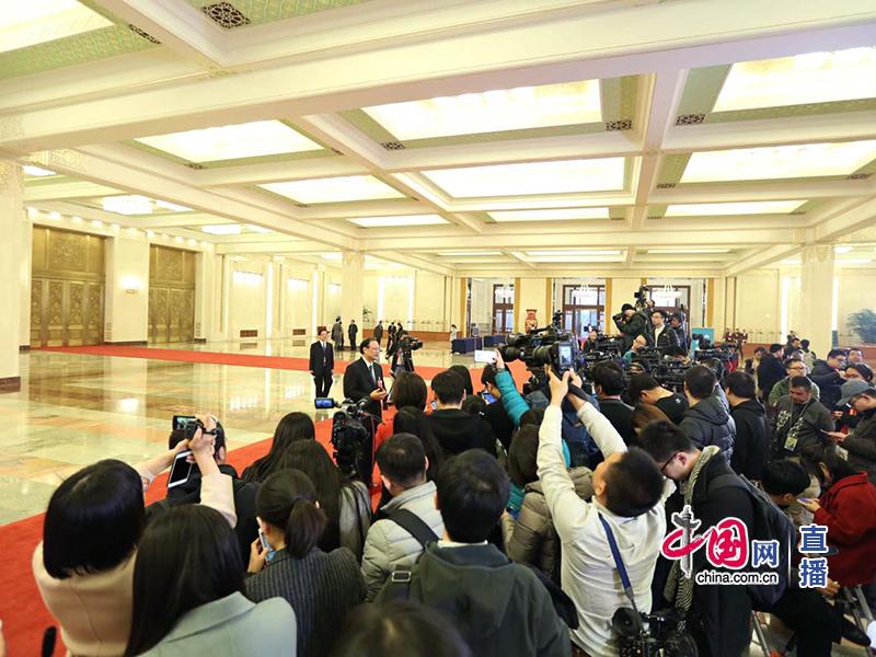 中國兩會：將十九大擘畫的美好藍(lán)圖化作人民幸福生活