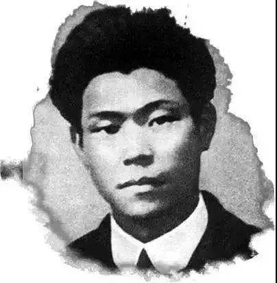 今天，我們緬懷這位提出“中國共產黨”名稱的第一人