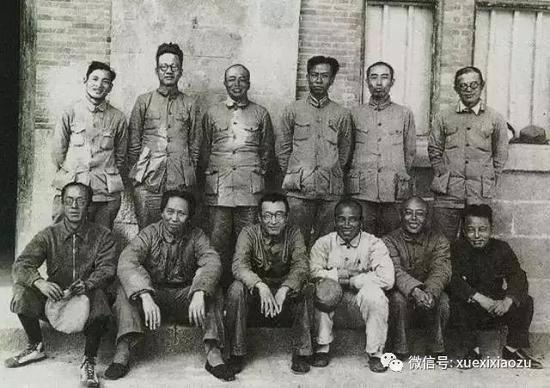 中國(guó)共產(chǎn)黨：為人民而生 因人民而興