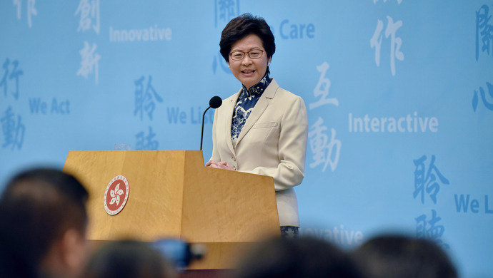 主動稱“我國”、戴國旗徽章，林鄭月娥這次的講話很不一般