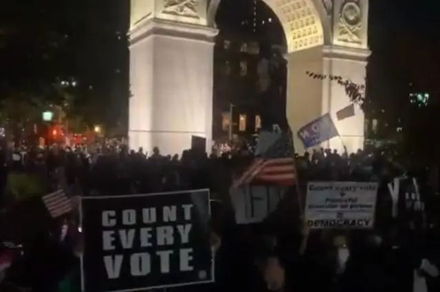 紐約爆發(fā)大規(guī)?？棺h活動(dòng)抗議者縱火、與警方互毆