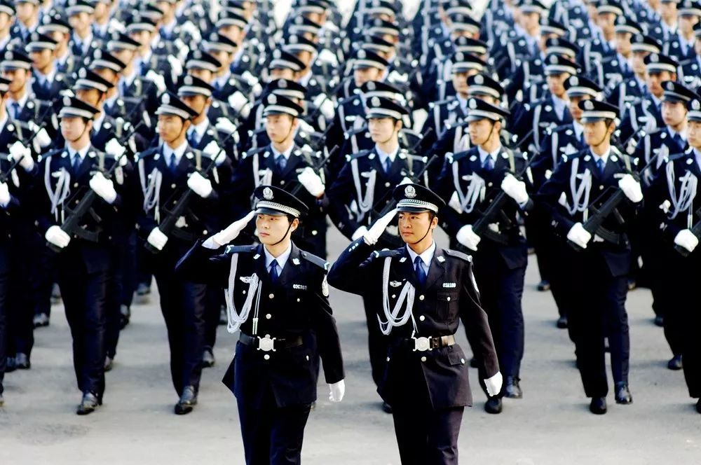 人民警察隊(duì)伍是一支英雄輩出正氣浩然的隊(duì)伍