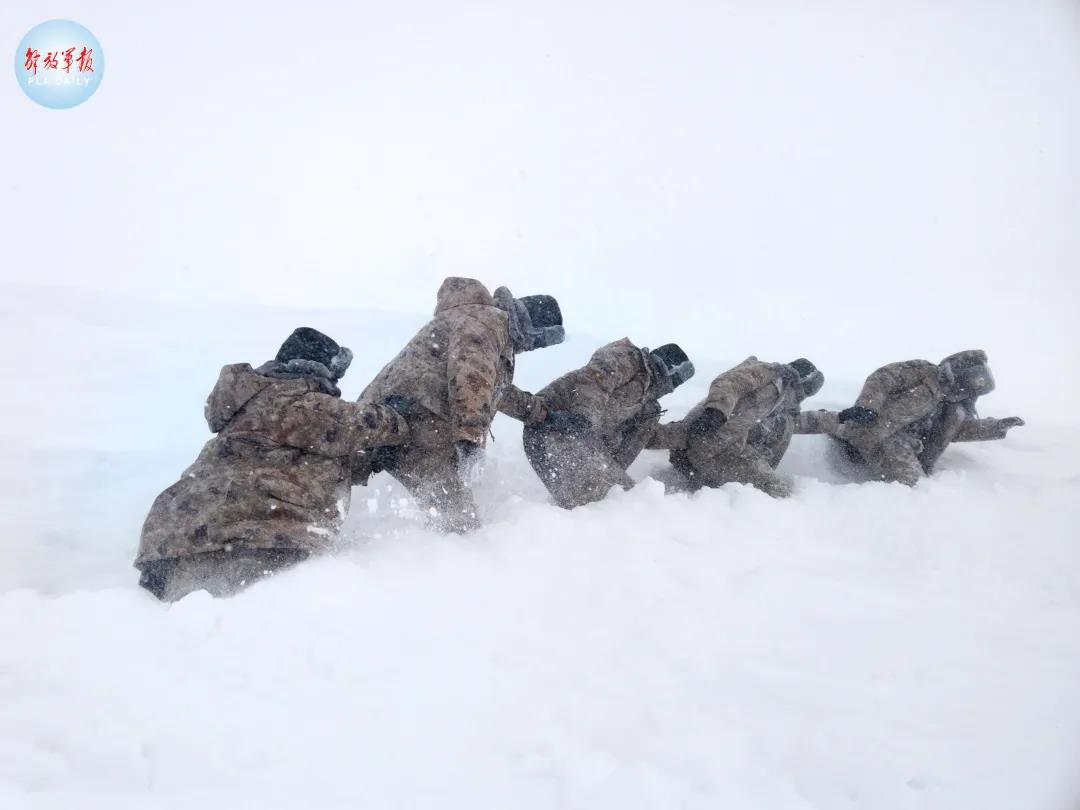 零下40℃，齊腰深的雪……致敬，邊防線上“移動(dòng)的界碑”！