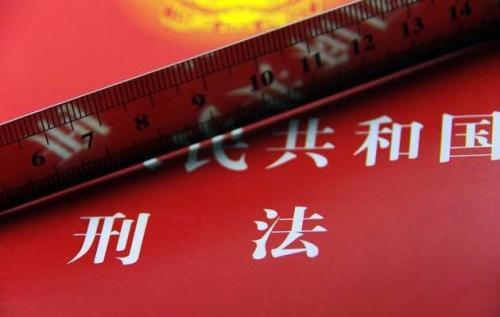 為何對“辣筆小球”和“高空拋物”改用了新法新罪？因為“從舊兼從輕”