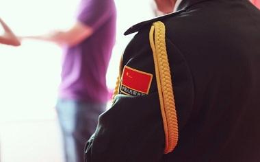 拿軍人出軌這事來(lái)質(zhì)疑“破壞軍婚罪”，不厚道