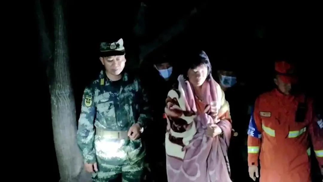兩地接連地震，子弟兵緊急馳援！