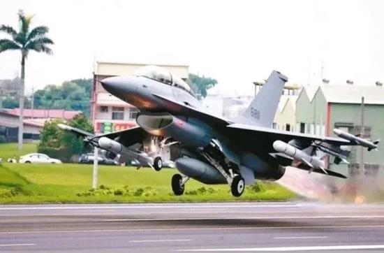 臺(tái)灣空軍的F-16戰(zhàn)斗機(jī)