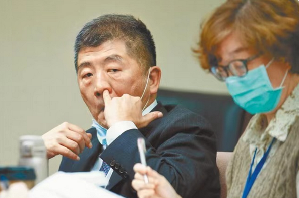 漂亮文字，齷齪內(nèi)心，龍應(yīng)臺的小確幸里藏著什么毒藥？