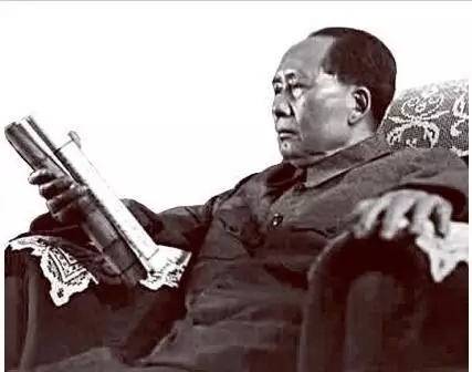 毛主席六十五年前揭示的這一條歷史規(guī)律至今仍然是靈的！