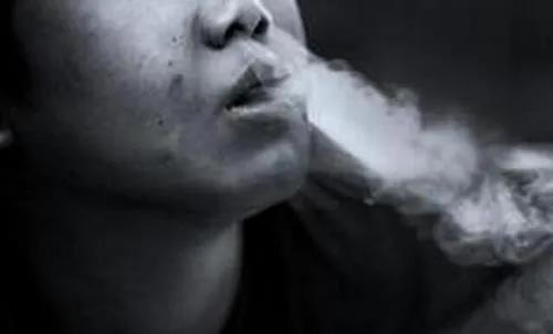 吸毒藝人宋冬野要復(fù)出，全網(wǎng)震怒！粉絲竟然還辱罵緝毒警察