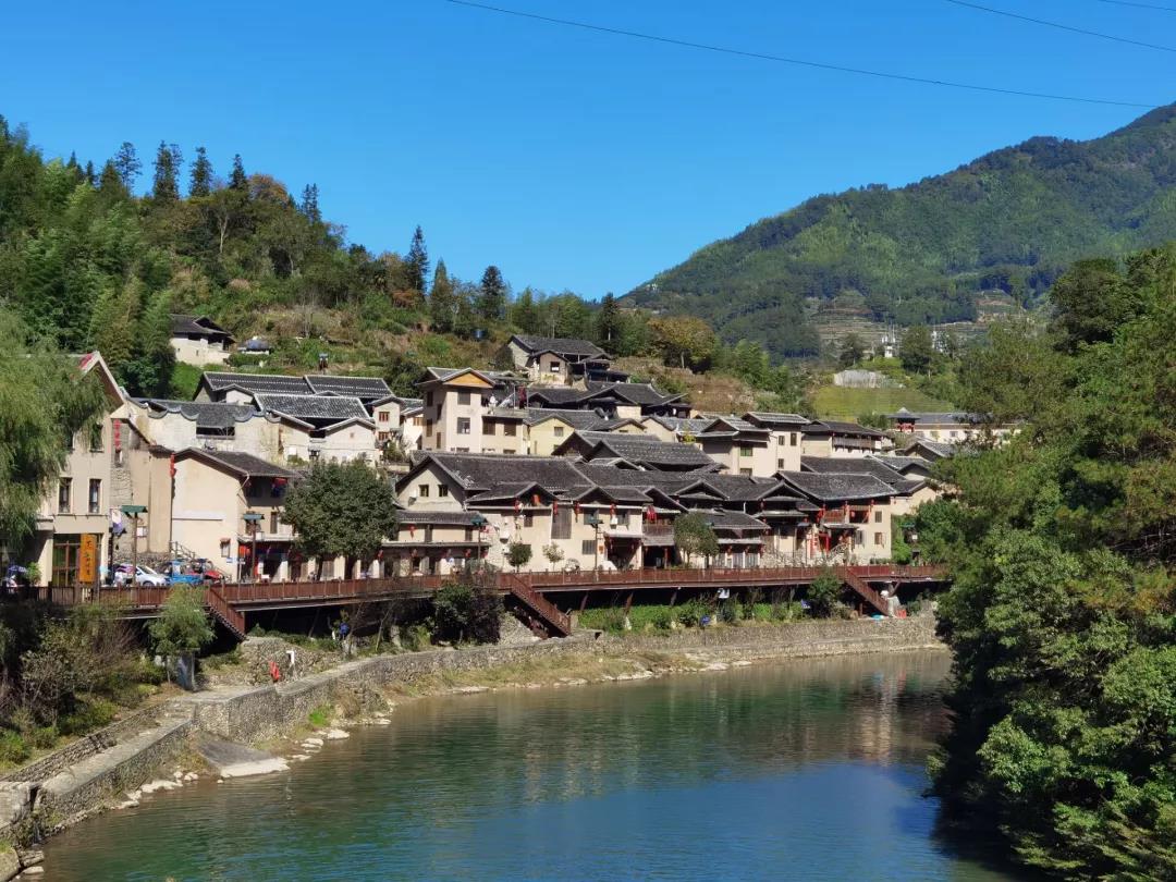 公知讓我去中國(guó)的農(nóng)村“找黑暗”，然后我真去了：正在超越西方