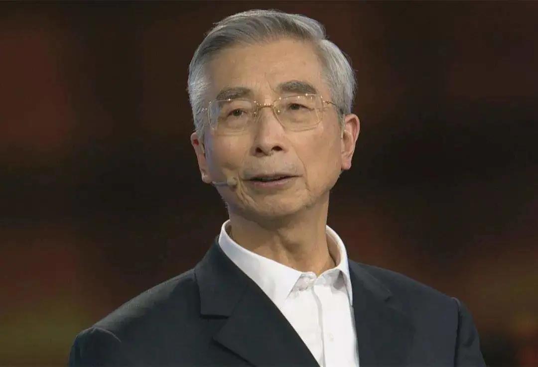 長使英雄淚滿襟！致敬倪光南院士！