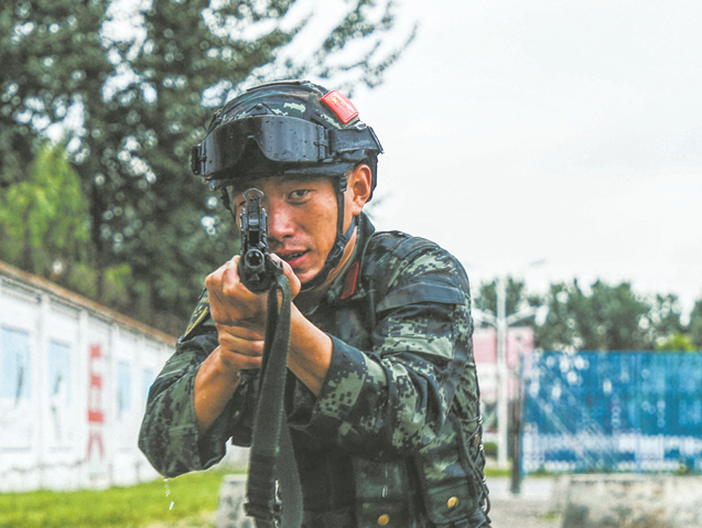 全軍士官優(yōu)秀人才獎獲得者張家潤：兩遇挫折，他選擇繼續(xù)沖鋒