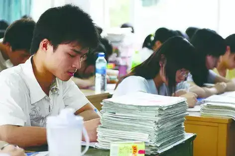 消除地區(qū)差，讓高考招生“這碗水”端平