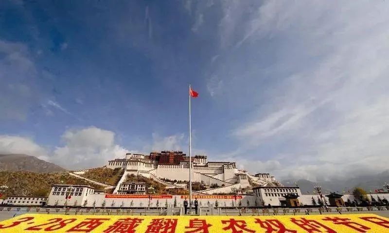是誰將他們從黑暗無助的人間煉獄中解救出來？