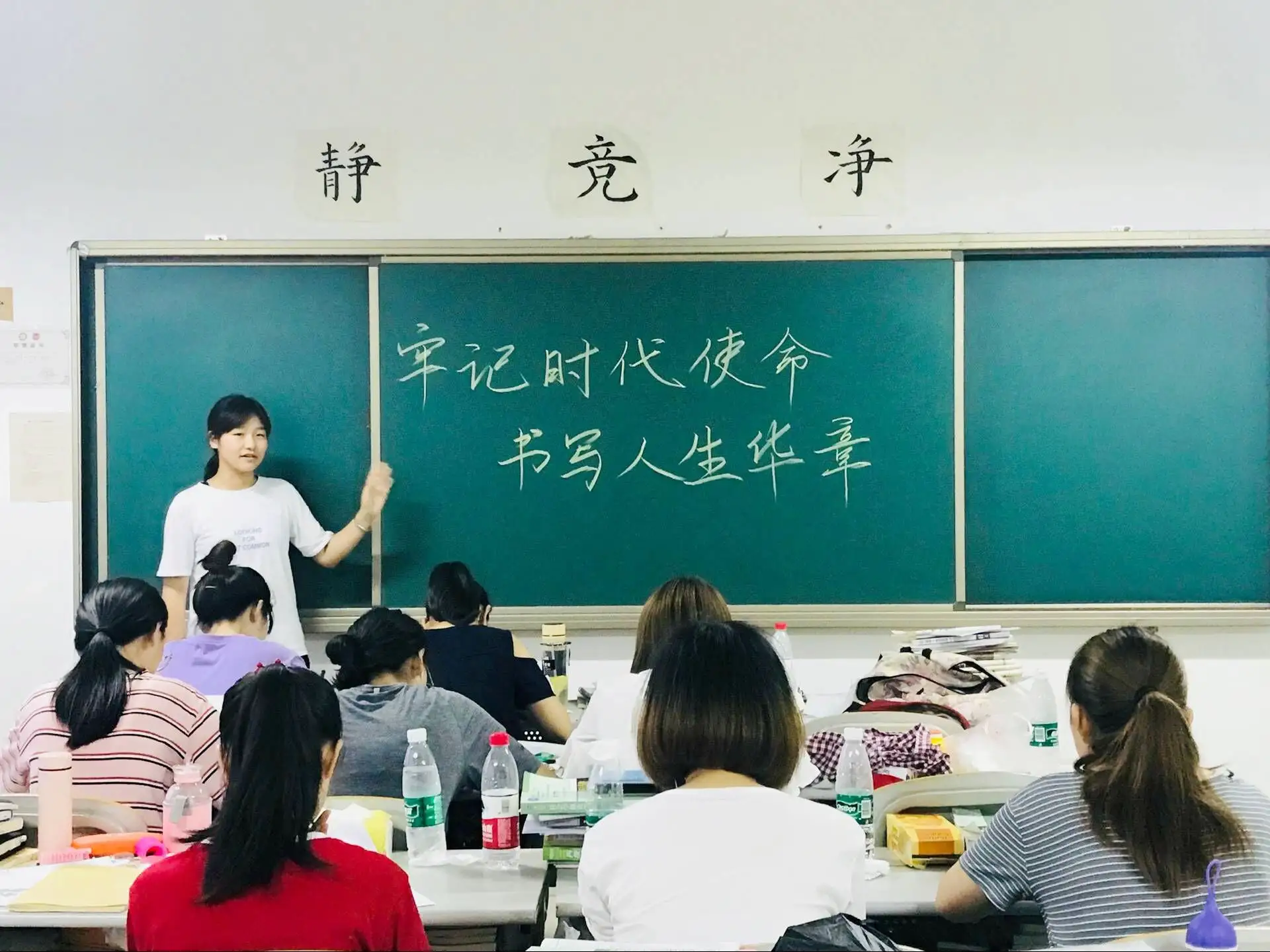 以?shī)^斗之青春書(shū)寫(xiě)人生華章