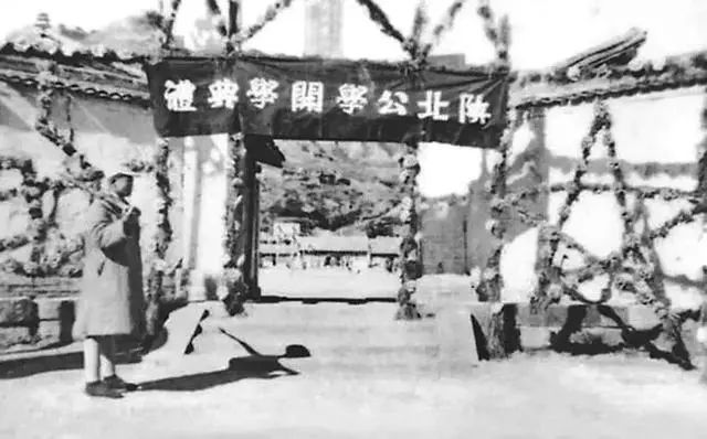 這所建在山溝里的學(xué)校，為什么會(huì)在這場百年大會(huì)上被提及？