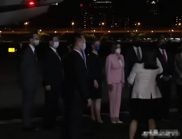 佩洛西竄訪臺(tái)灣，大家別“急著失望”，好戲在后頭！