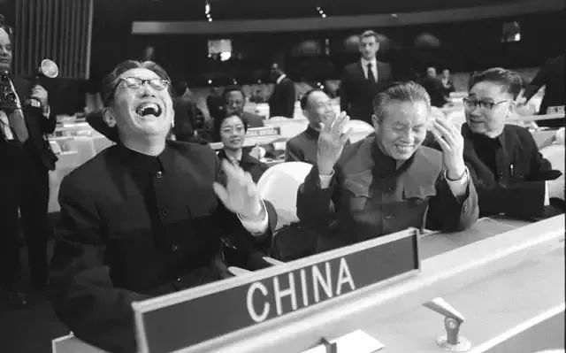 為何說這張照片“震碎了聯(lián)合國議事大廳的玻璃”？