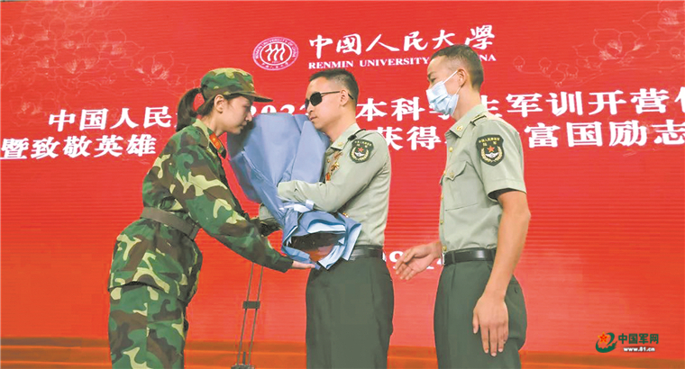 “八一勛章”獲得者杜富國擔(dān)任高校國防教育“榮譽輔導(dǎo)員”
