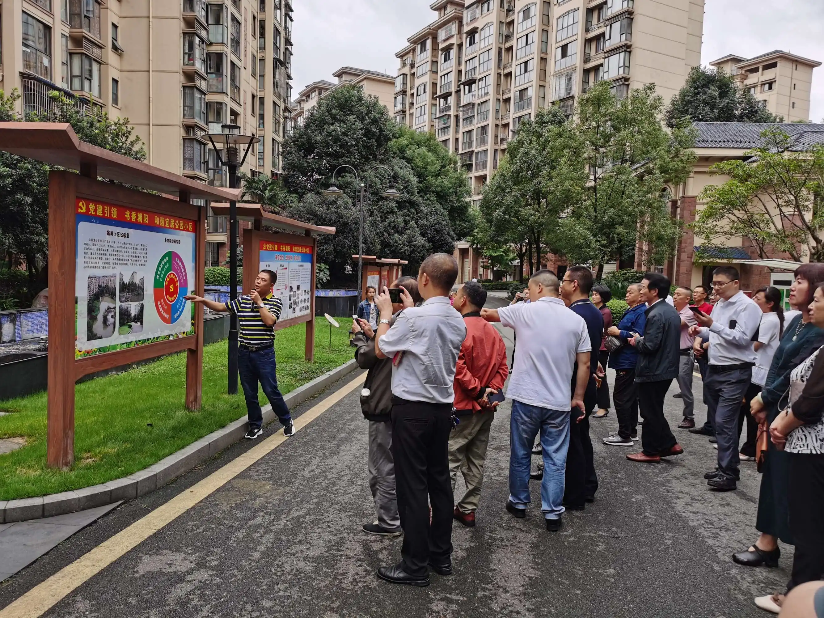 解決小區(qū)治理難，探索共建共管新機制