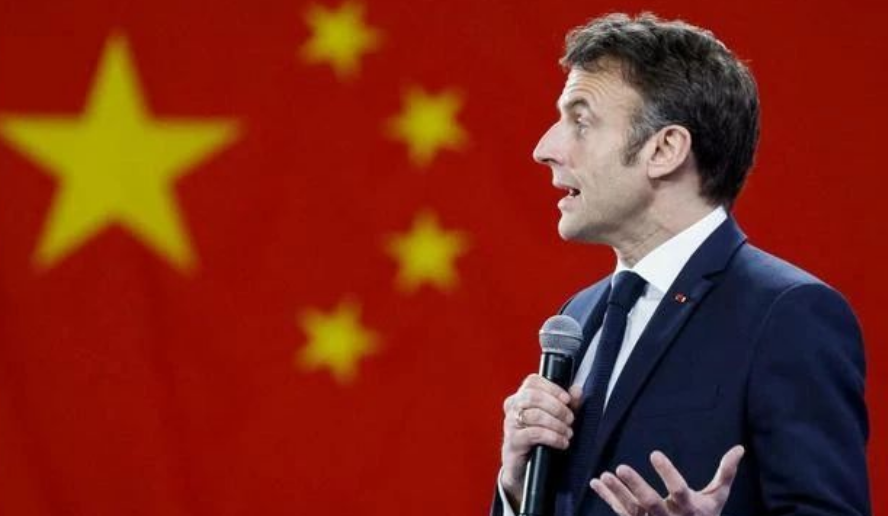 西方輿論圍剿馬克龍，全村的美狗都在吠！
