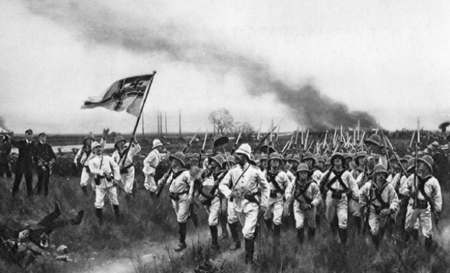 1900年，八國聯(lián)軍侵占北京，中國自此淪為半殖民地半封建社會