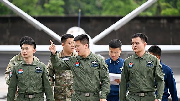 空軍航空兵某團無人機大隊大隊長李陽：于無人之境 礪勝戰(zhàn)刀鋒