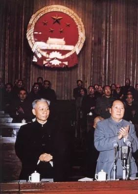 劉少奇：毛主席的偉大，是在關鍵時刻，他比我們站得高，看得遠！